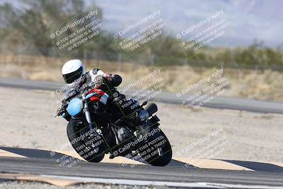 media/Dec-01-2025-Moto Forza (Mon) [[2daa91e15f]]/3-Beginner Group/Session 3 (Turn 3)/